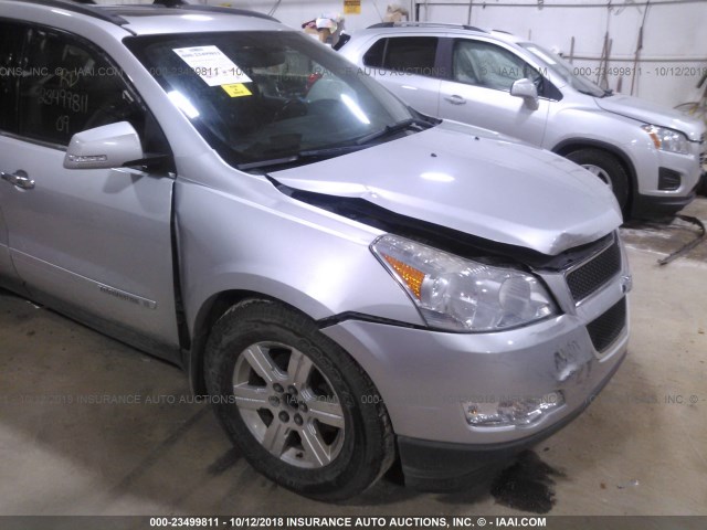 1GNEV23D09S110380 - 2009 CHEVROLET TRAVERSE LT SILVER photo 6