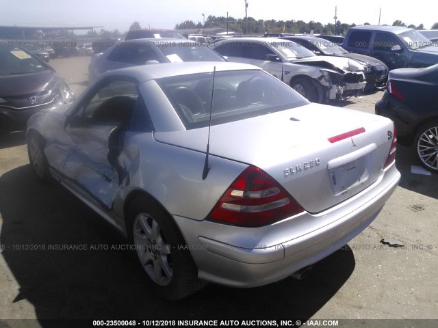 WDBKK49F61F196069 - 2001 MERCEDES-BENZ SLK 230 KOMPRESSOR SILVER photo 3