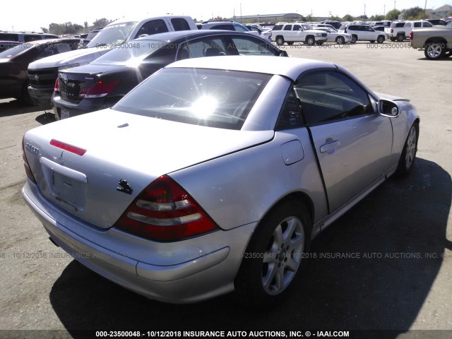 WDBKK49F61F196069 - 2001 MERCEDES-BENZ SLK 230 KOMPRESSOR SILVER photo 4