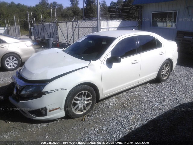 3FAHP0GA7AR255376 - 2010 FORD FUSION S WHITE photo 2