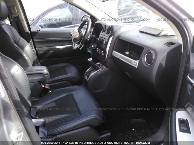 1C4NJDEB0GD662538 - 2016 JEEP COMPASS LATITUDE GRAY photo 5