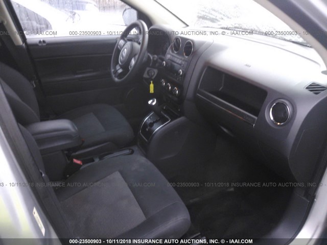 1C4NJCBA3CD652005 - 2012 JEEP COMPASS SPORT GRAY photo 5