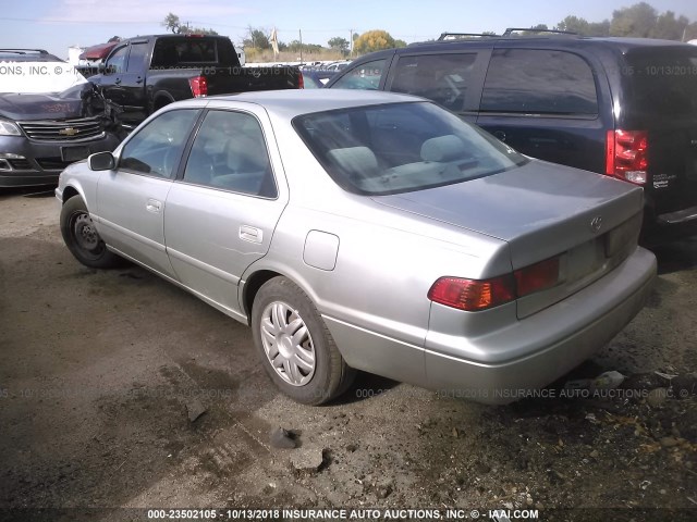 JT2BF22KX10295359 - 2001 TOYOTA CAMRY CE/LE/XLE SILVER photo 3