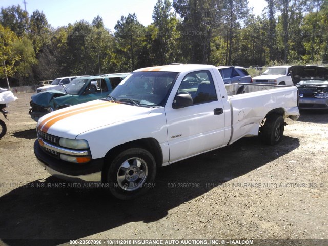 1GCEC14W52Z236269 - 2002 CHEVROLET SILVERADO C1500 WHITE photo 2