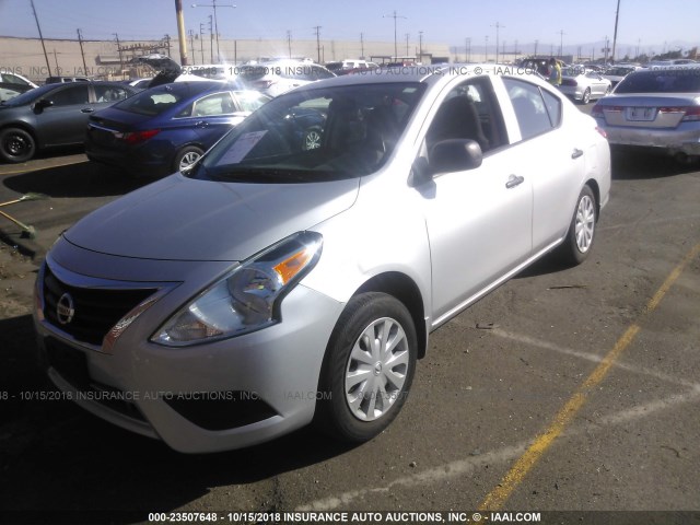 3N1CN7APXFL937651 - 2015 NISSAN VERSA S/S PLUS/SV/SL SILVER photo 2