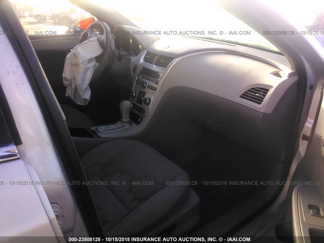 1G1ZC5E13BF135172 - 2011 CHEVROLET MALIBU 1LT SILVER photo 5