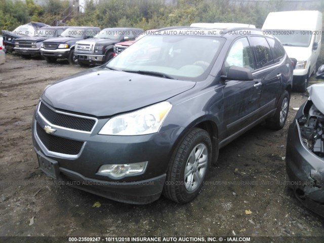 1GNKRFED3CJ325051 - 2012 CHEVROLET TRAVERSE LS GRAY photo 2