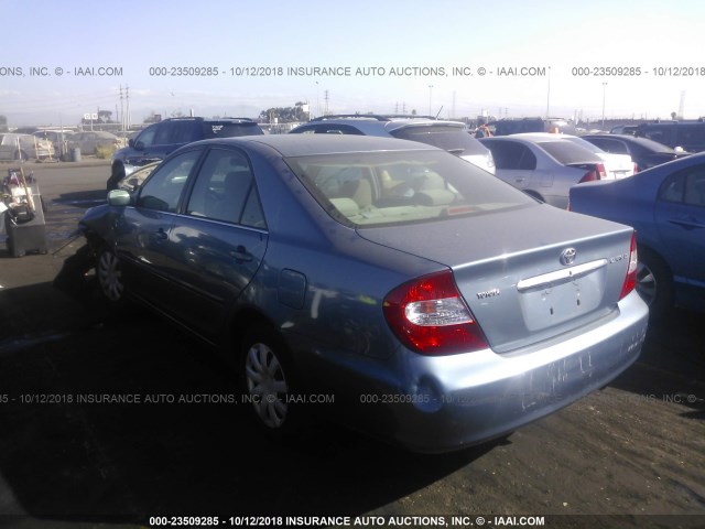 JTDBE32K840268259 - 2004 TOYOTA CAMRY LE/XLE Көк фото 3