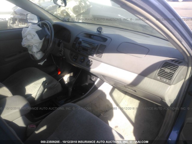 JTDBE32K840268259 - 2004 TOYOTA CAMRY LE/XLE Көк фото 5