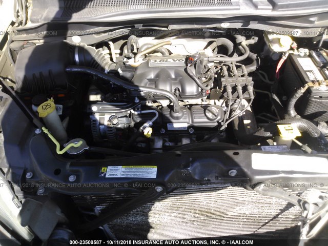 2V8HW34169R584188 - 2009 VOLKSWAGEN ROUTAN SE Champagne photo 10