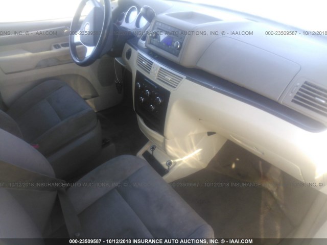 2V8HW34169R584188 - 2009 VOLKSWAGEN ROUTAN SE Champagne photo 5