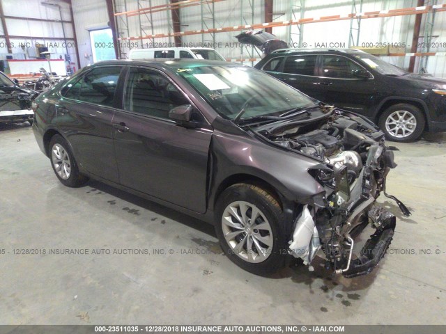 4T1BF1FK1FU903664 - 2015 TOYOTA CAMRY LE/XLE/SE/XSE GRAY photo 1