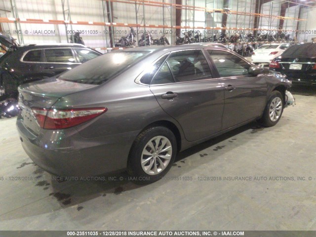 4T1BF1FK1FU903664 - 2015 TOYOTA CAMRY LE/XLE/SE/XSE GRAY photo 4