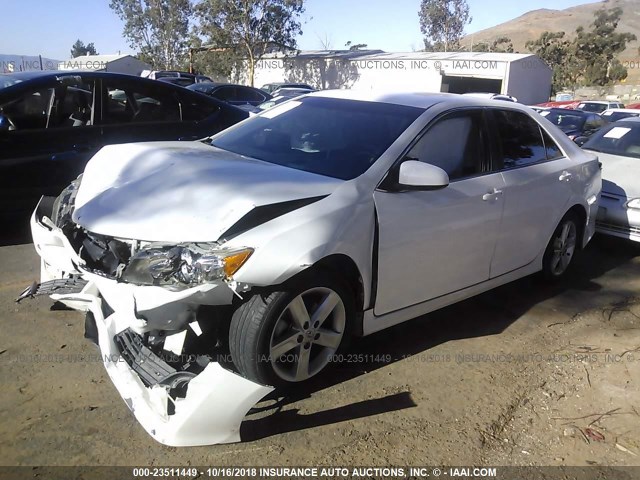 4T1BF1FK7CU183475 - 2012 TOYOTA CAMRY SE/LE/XLE WHITE photo 2