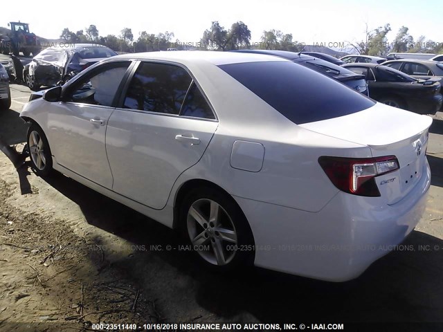 4T1BF1FK7CU183475 - 2012 TOYOTA CAMRY SE/LE/XLE WHITE photo 3