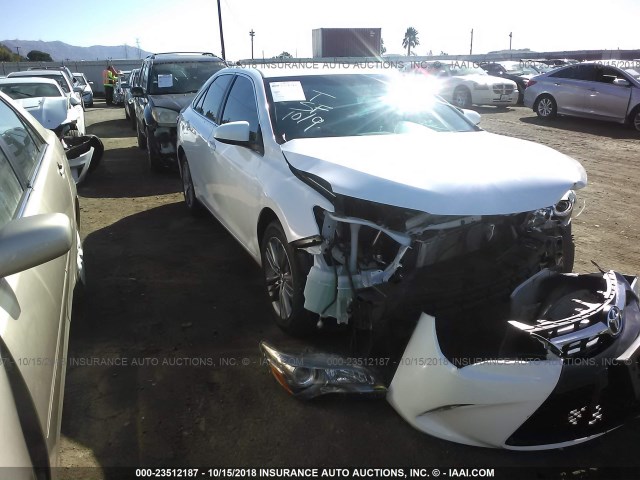 4T1BF1FK4GU225042 - 2016 TOYOTA CAMRY LE/XLE/SE/XSE WHITE photo 1