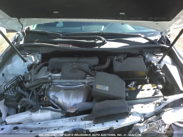 4T1BF1FK4GU225042 - 2016 TOYOTA CAMRY LE/XLE/SE/XSE WHITE photo 10