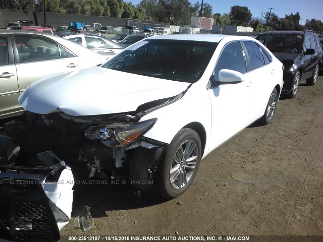4T1BF1FK4GU225042 - 2016 TOYOTA CAMRY LE/XLE/SE/XSE WHITE photo 2