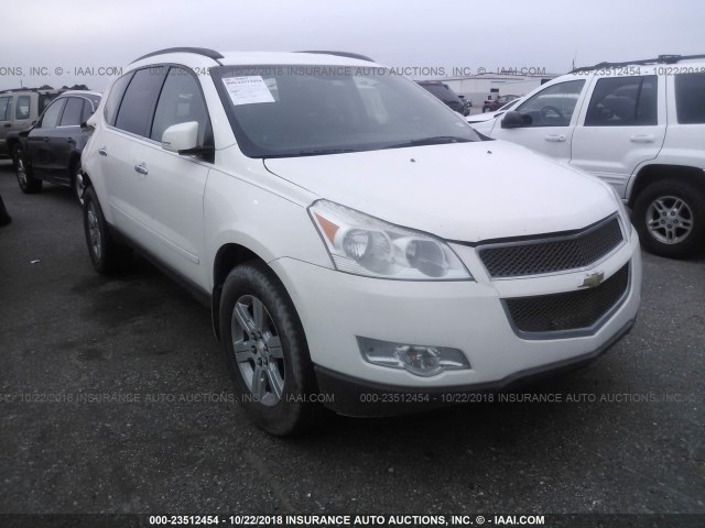 1GNKRGEDXCJ133664 - 2012 CHEVROLET TRAVERSE LT WHITE photo 1