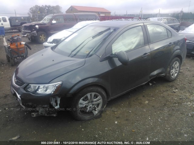 1G1JB5SH3J4118951 - 2018 CHEVROLET SONIC LS 灰色 照片 2