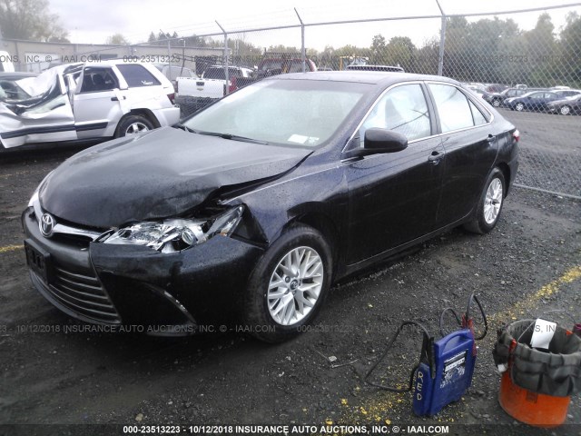 4T1BF1FK2HU624047 - 2017 TOYOTA CAMRY LE/XLE/SE/XSE BLACK photo 2