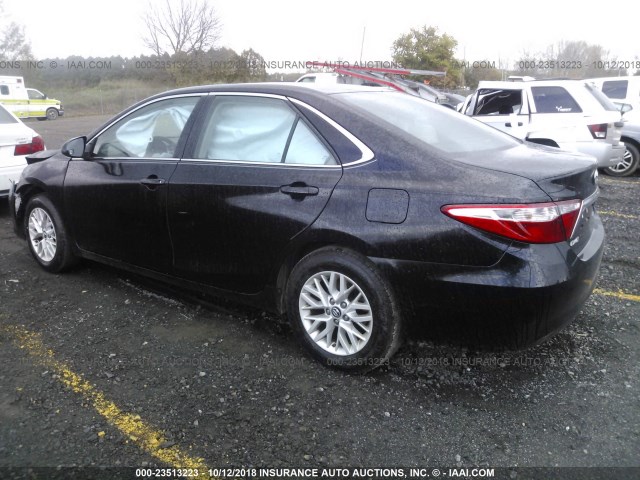 4T1BF1FK2HU624047 - 2017 TOYOTA CAMRY LE/XLE/SE/XSE BLACK photo 3