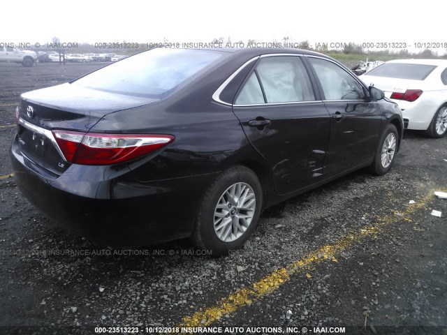 4T1BF1FK2HU624047 - 2017 TOYOTA CAMRY LE/XLE/SE/XSE BLACK photo 4