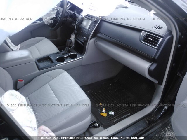 4T1BF1FK2HU624047 - 2017 TOYOTA CAMRY LE/XLE/SE/XSE BLACK photo 5
