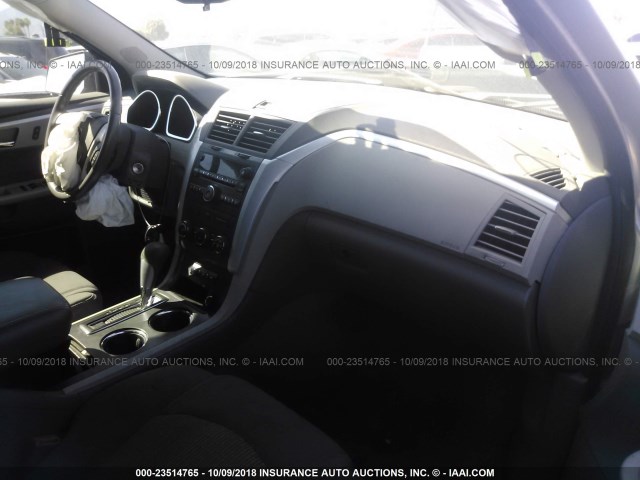 1GNKRFED6CJ382294 - 2012 CHEVROLET TRAVERSE LS SILVER photo 5