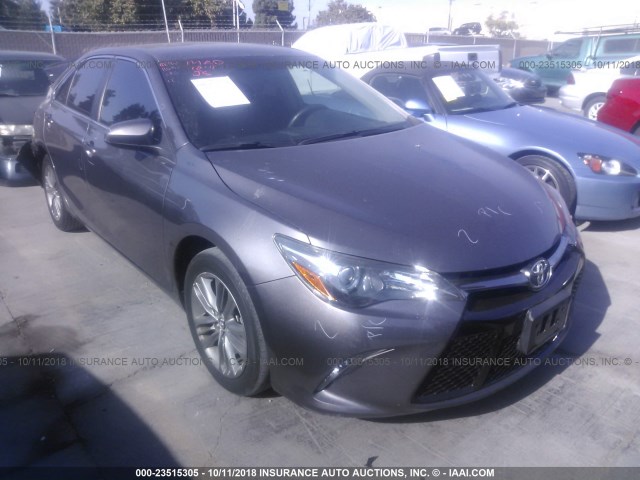 4T1BF1FK8FU938380 - 2015 TOYOTA CAMRY LE/XLE/SE/XSE GRAY photo 1