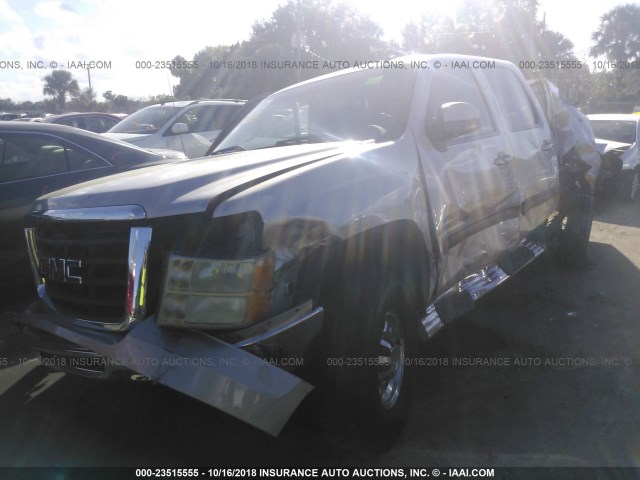 1GTHK23607F553344 - 2007 GMC SIERRA K2500 HEAVY DUTY SILVER photo 2