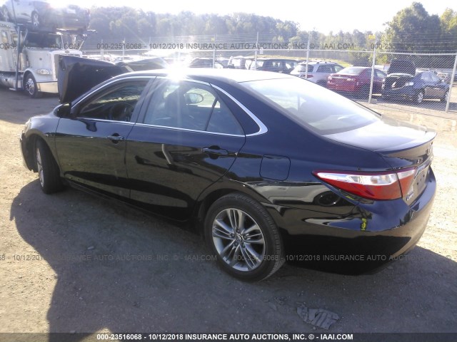 4T1BF1FK2GU558324 - 2016 TOYOTA CAMRY LE/XLE/SE/XSE BLACK photo 3