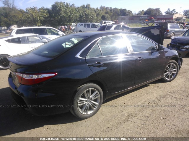 4T1BF1FK2GU558324 - 2016 TOYOTA CAMRY LE/XLE/SE/XSE BLACK photo 4