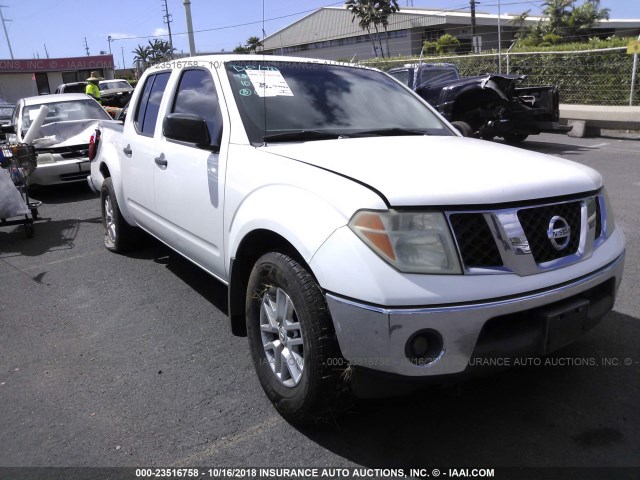 1N6AD07U88C431338 - 2008 NISSAN FRONTIER CREW CAB LE/SE/OFF ROAD WHITE photo 1