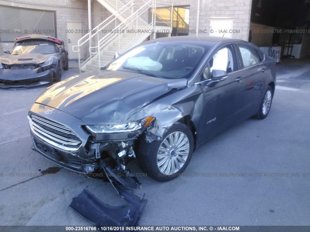 3FA6P0LU1FR195013 - 2015 FORD FUSION SE HYBRID GRAY photo 2