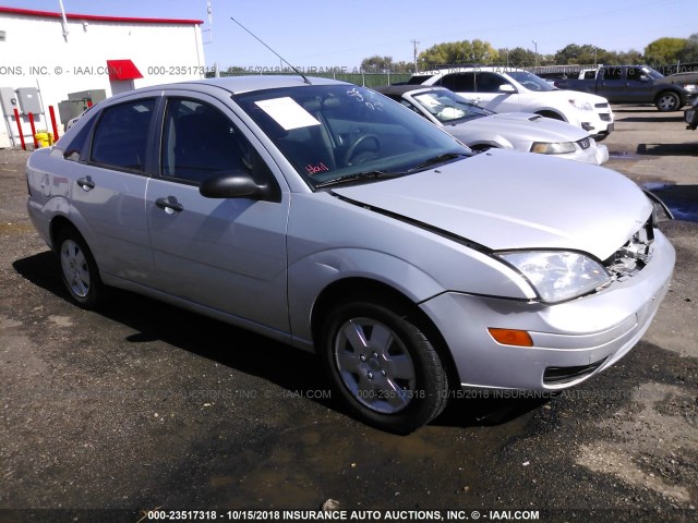 1FAFP34N37W246244 - 2007 FORD FOCUS ZX4/S/SE/SES SILVER photo 1