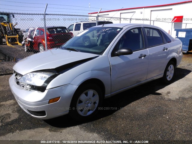 1FAFP34N37W246244 - 2007 FORD FOCUS ZX4/S/SE/SES SILVER photo 2