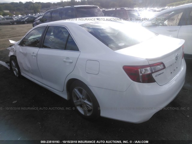 4T1BF1FK3CU579449 - 2012 TOYOTA CAMRY SE/LE/XLE WHITE photo 3