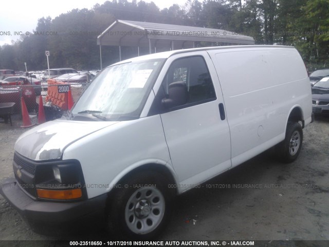 1GCUGADX5A1163197 - 2010 CHEVROLET EXPRESS G1500  WHITE photo 2