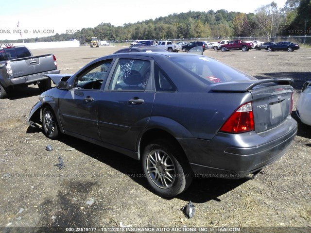 1FAFP34N46W189373 - 2006 FORD FOCUS ZX4 GRAY photo 3