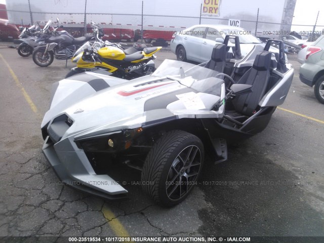 57XAAPFA0G7114874 - 2016 POLARIS SLINGSHOT SL SILVER photo 2