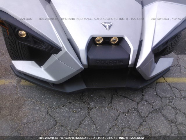 57XAAPFA0G7114874 - 2016 POLARIS SLINGSHOT SL SILVER photo 5