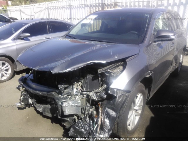 5TDZARFH5GS021794 - 2016 TOYOTA HIGHLANDER LE GRAY photo 2