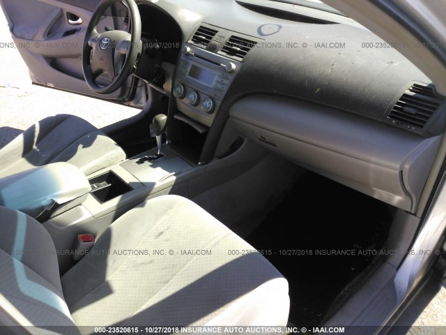 4T1BE46K19U341046 - 2009 TOYOTA CAMRY SE/LE/XLE SILVER photo 5
