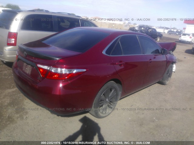 4T1BF1FK2FU885921 - 2015 TOYOTA CAMRY LE/XLE/SE/XSE RED photo 4