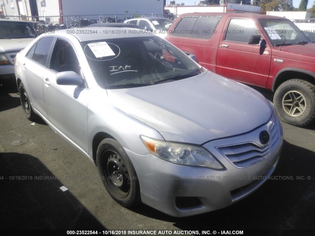 4T4BF3EK1BR145564 - 2011 TOYOTA CAMRY SE/LE/XLE SILVER photo 1