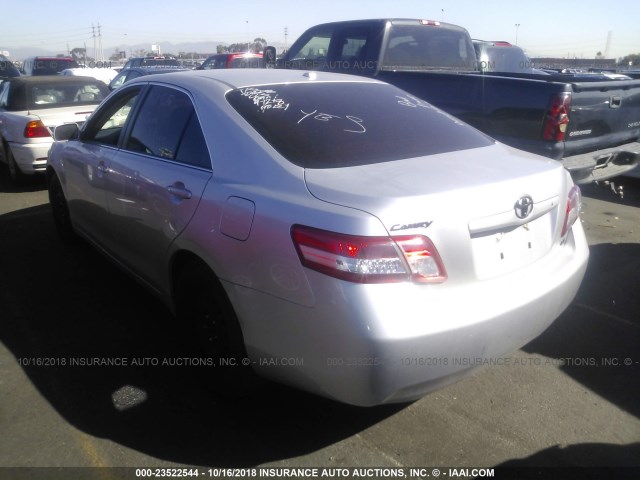 4T4BF3EK1BR145564 - 2011 TOYOTA CAMRY SE/LE/XLE SILVER photo 3