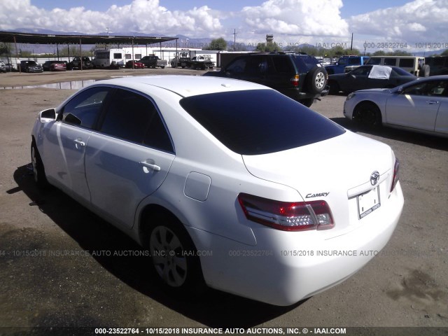 JTNBF3EK5B3012032 - 2011 TOYOTA CAMRY SE/LE/XLE WHITE photo 3