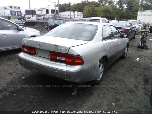 JT8BF22G9V0048342 - 1997 LEXUS ES 300 GRAY photo 4