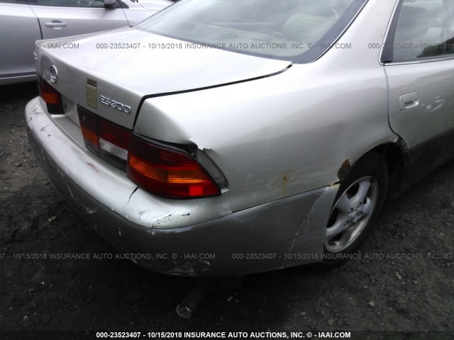 JT8BF22G9V0048342 - 1997 LEXUS ES 300 GRAY photo 6